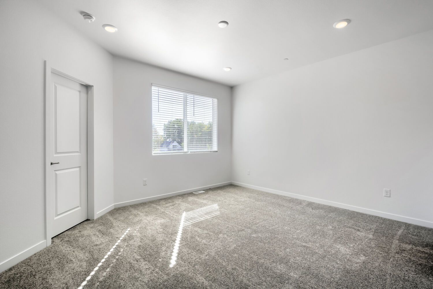 1967 Crested Lark St Unit 2 Owner's Suite