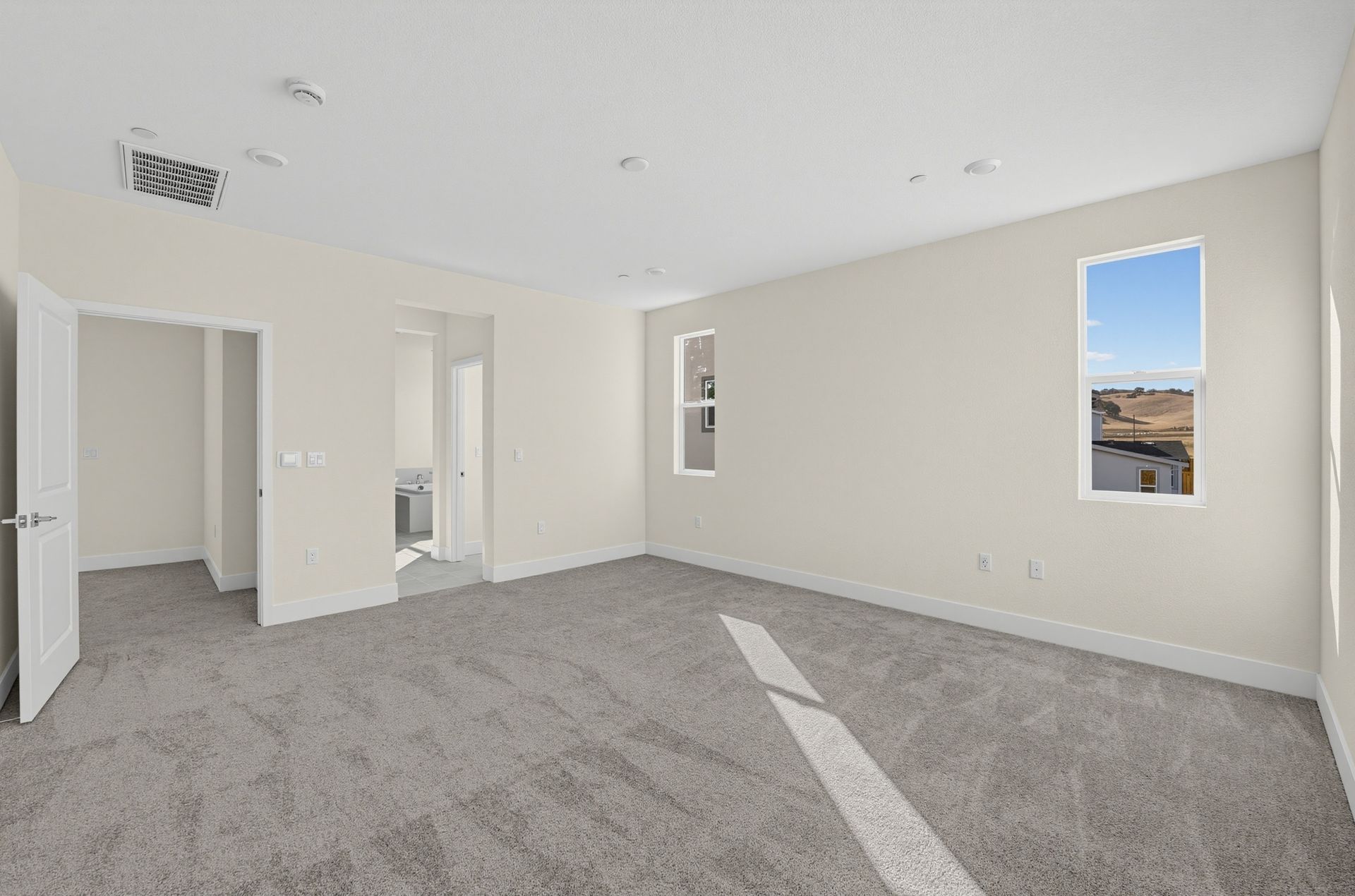 02 562 Royal National Road Living room 8484