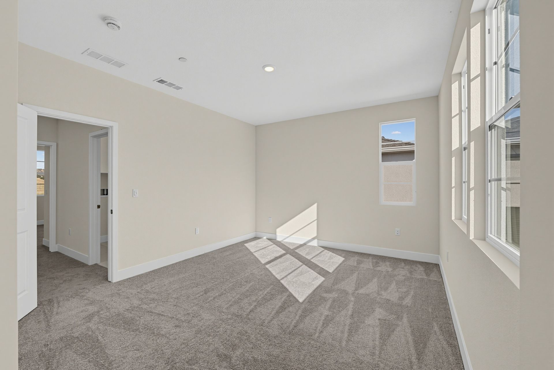 04 562 Royal National Road Living room 8364