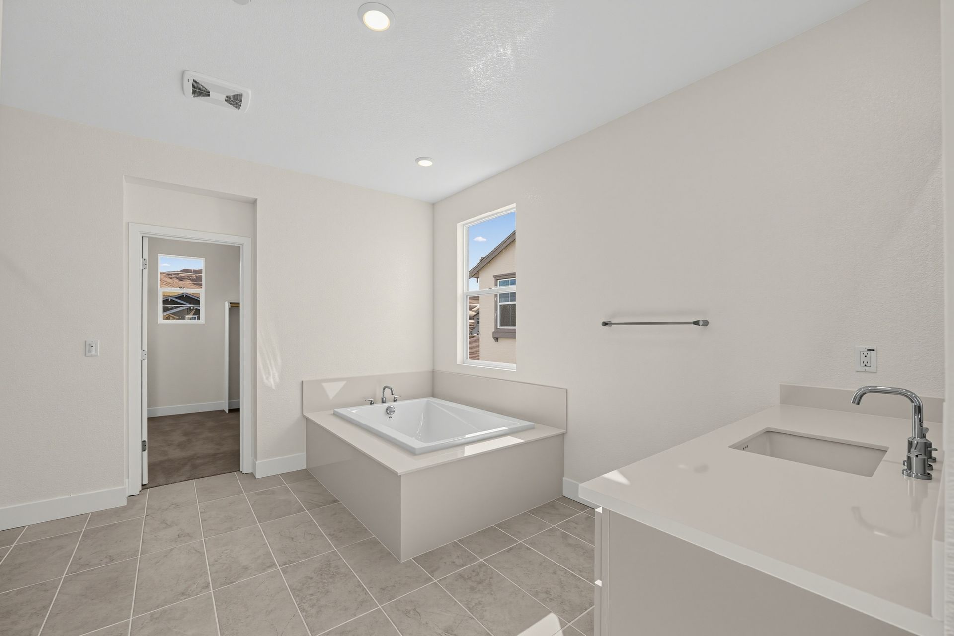 13 562 Royal National Road Bathroom 8539