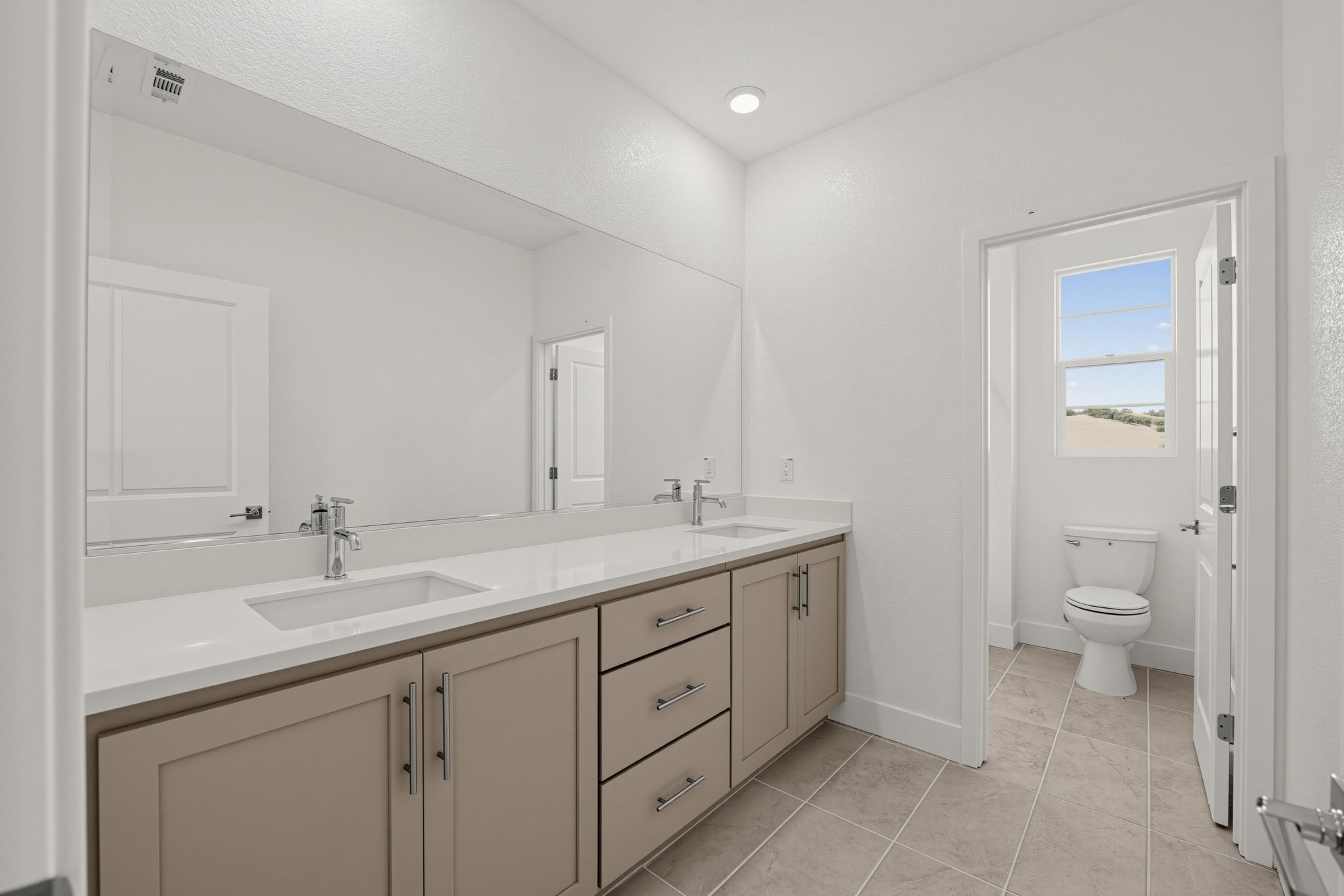 14 562 Royal National Road Bathroom 8449