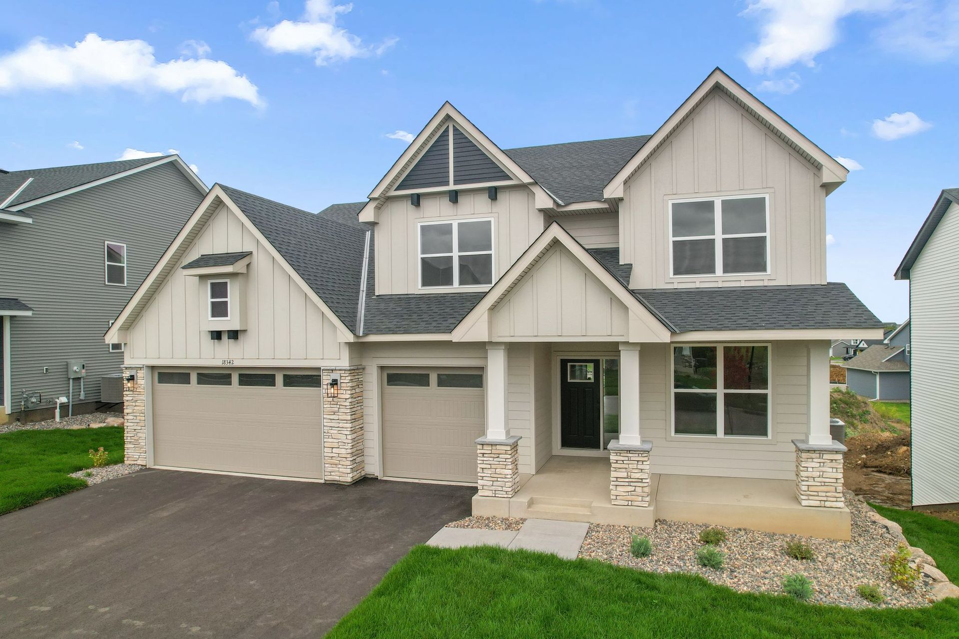 1 Caslano+1 Itasca QMI H S2312 Front Yard 2of3 F1