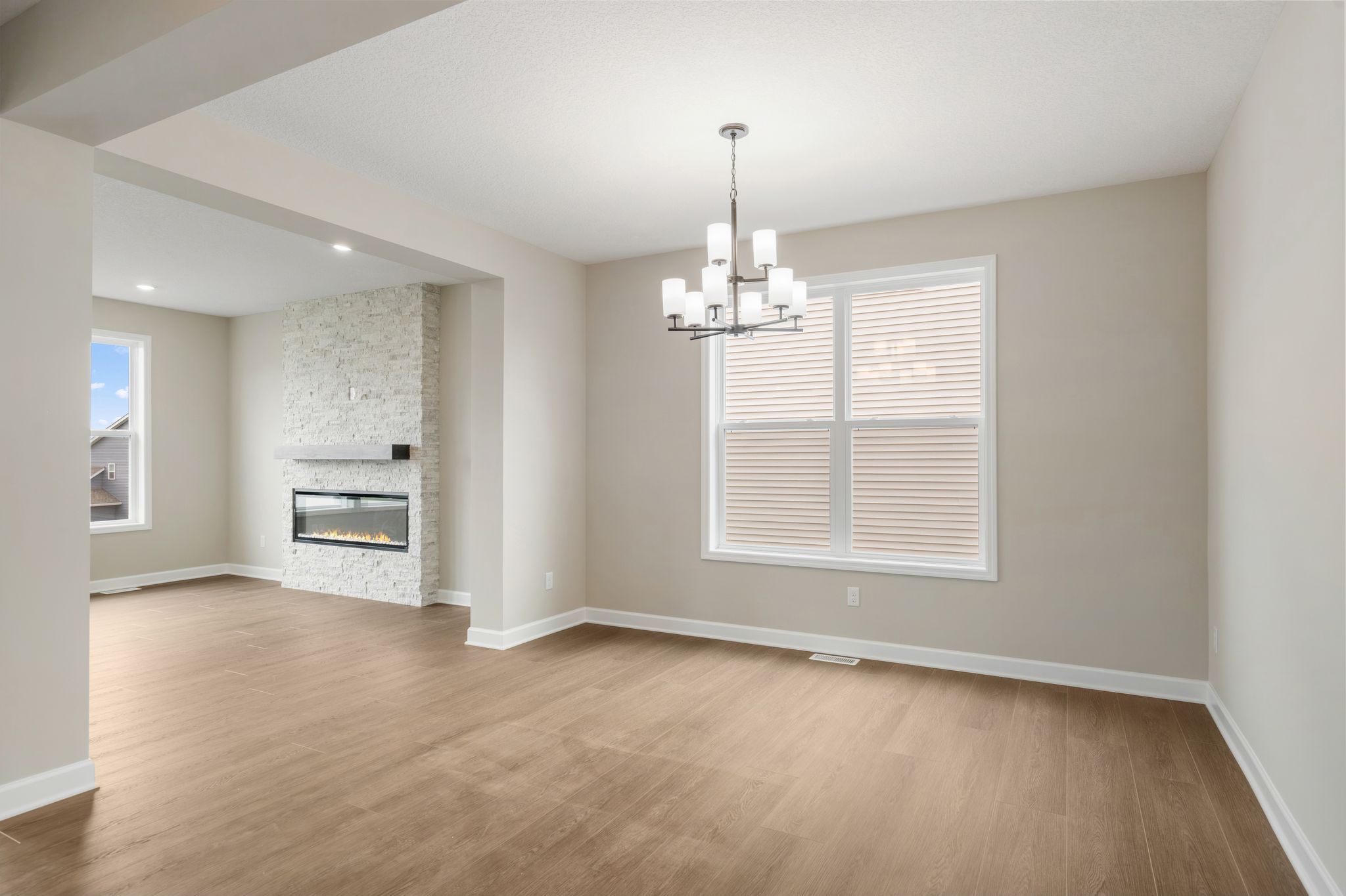 4 Caslano+1 Itasca QMI H S2312 Dining Room F1
