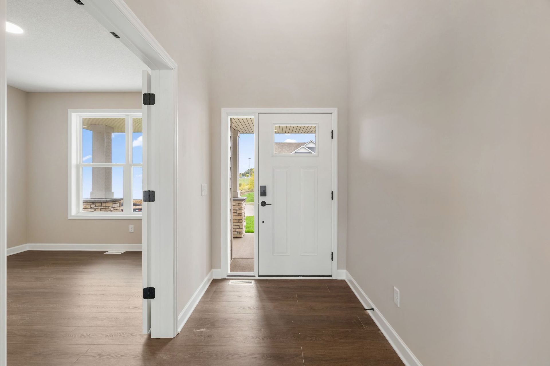 5 Caslano+1 Itasca QMI H S2312 Foyer 1of2 F1
