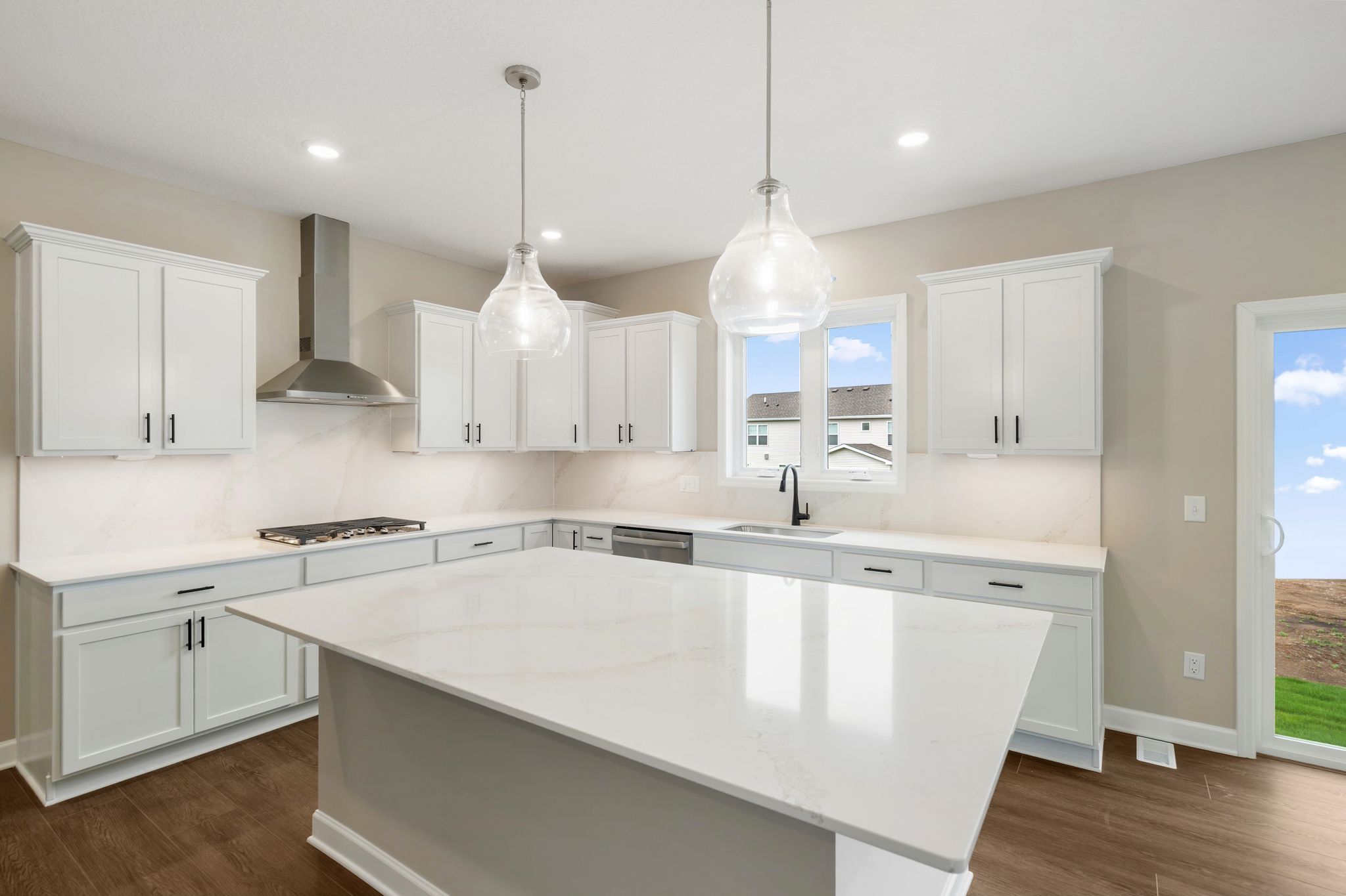 8 Caslano+1 Itasca QMI H S2312 Kitchen 1of3 F1