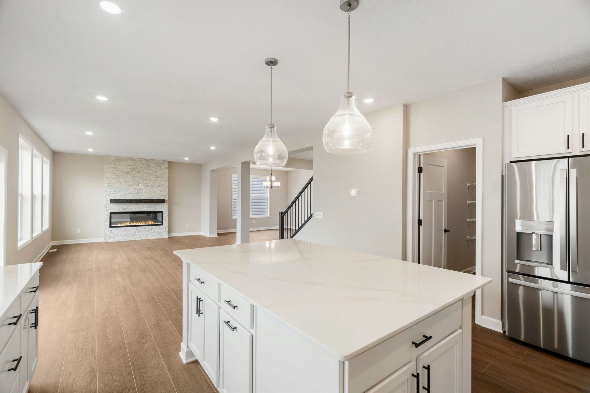 9 Caslano+1 Itasca QMI H S2312 Kitchen 2of3 F1