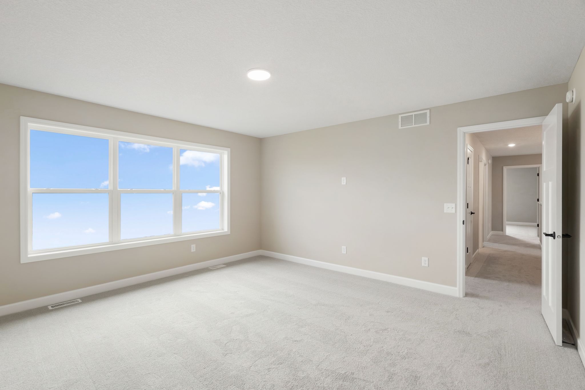 14 Caslano+1 Itasca QMI H S2312 Owners Bedroom F2