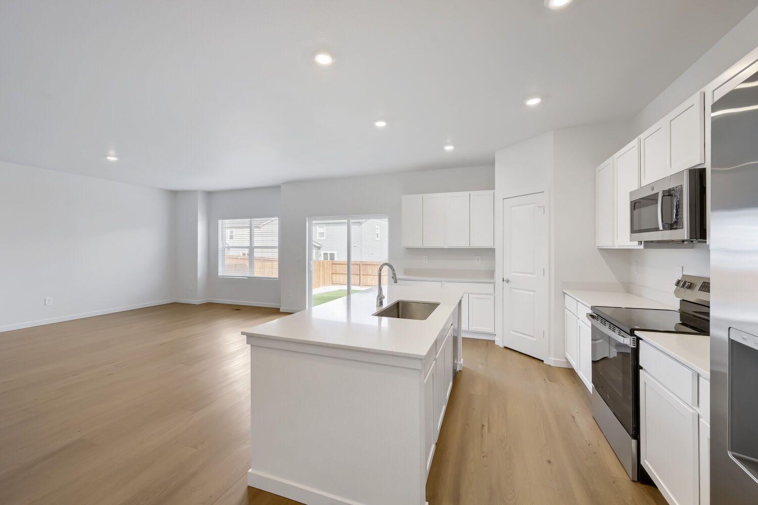 390 Blossom St   Web Quality   005   05 Kitchen