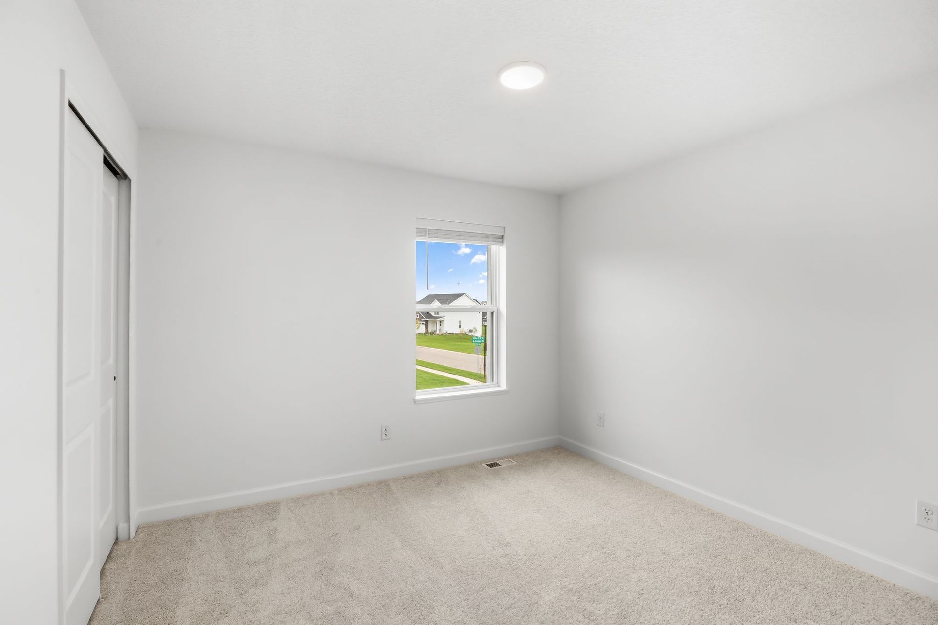 6 Voyageur Farms Markham QMI H S3606 Bedroom 4of4 F2