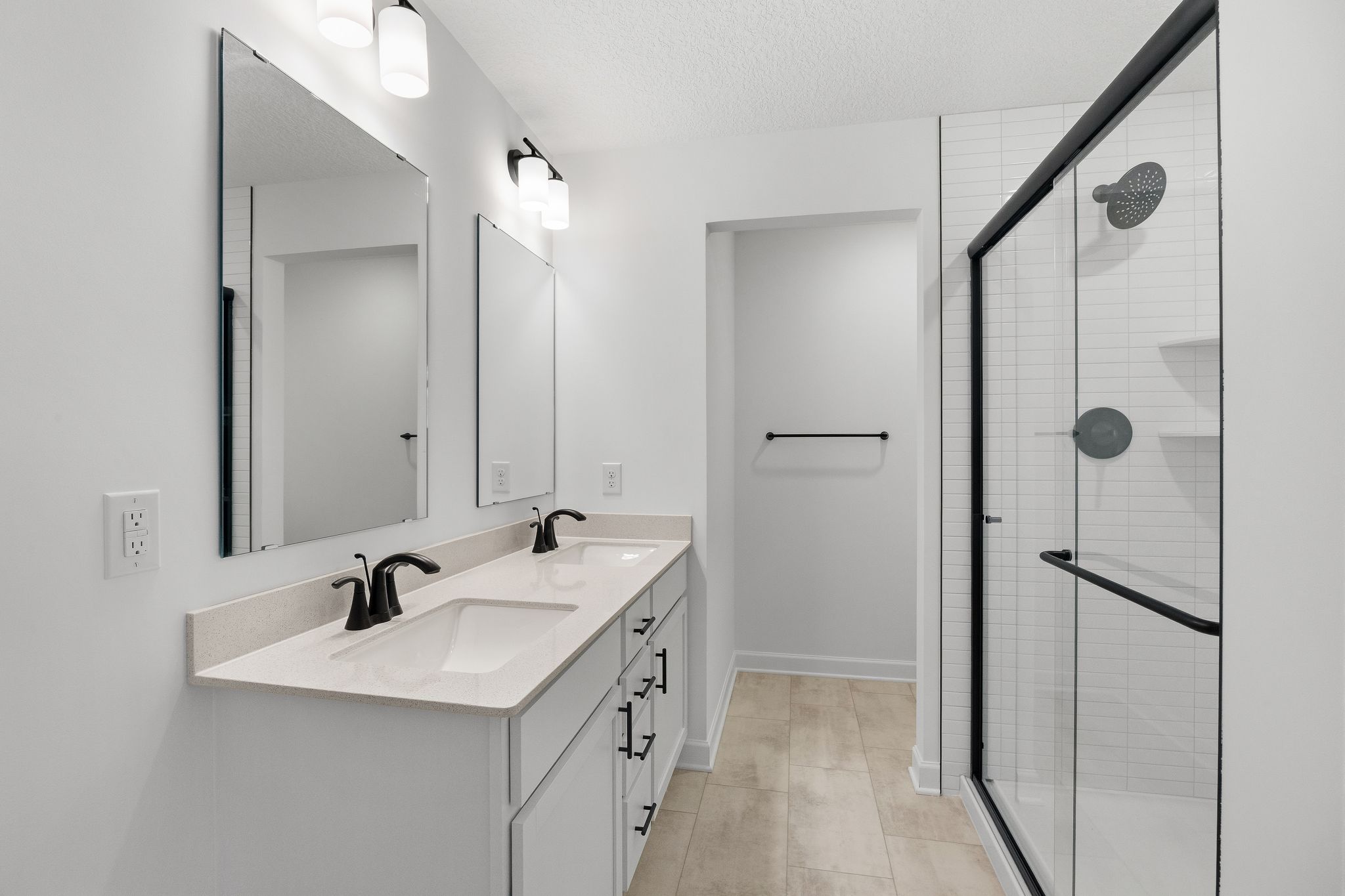 12 Voyageur Farms Markham QMI H S3606 Owners Bathroom F2