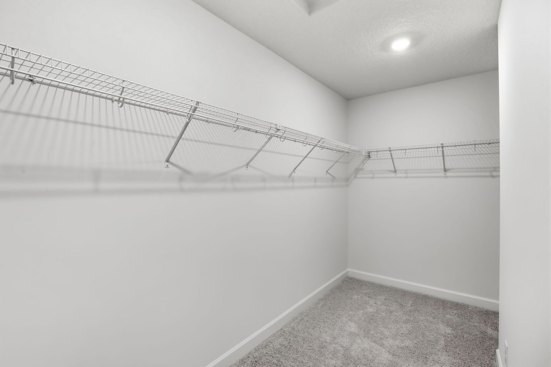 14 Voyageur Farms Markham QMI H S3606 Owners Closet F2
