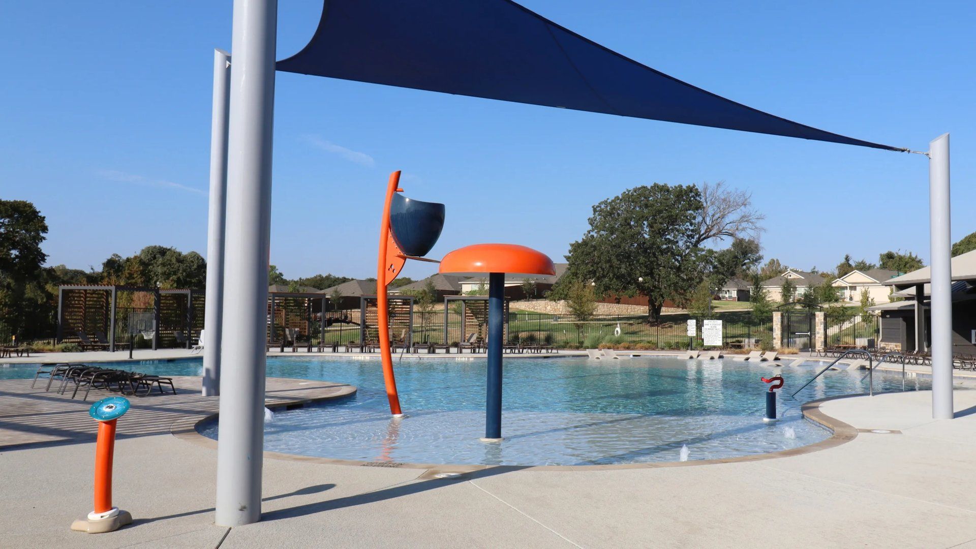 Splash pad with water features
