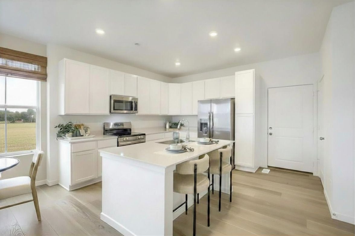 3095 Gladstone Ave Kitchen