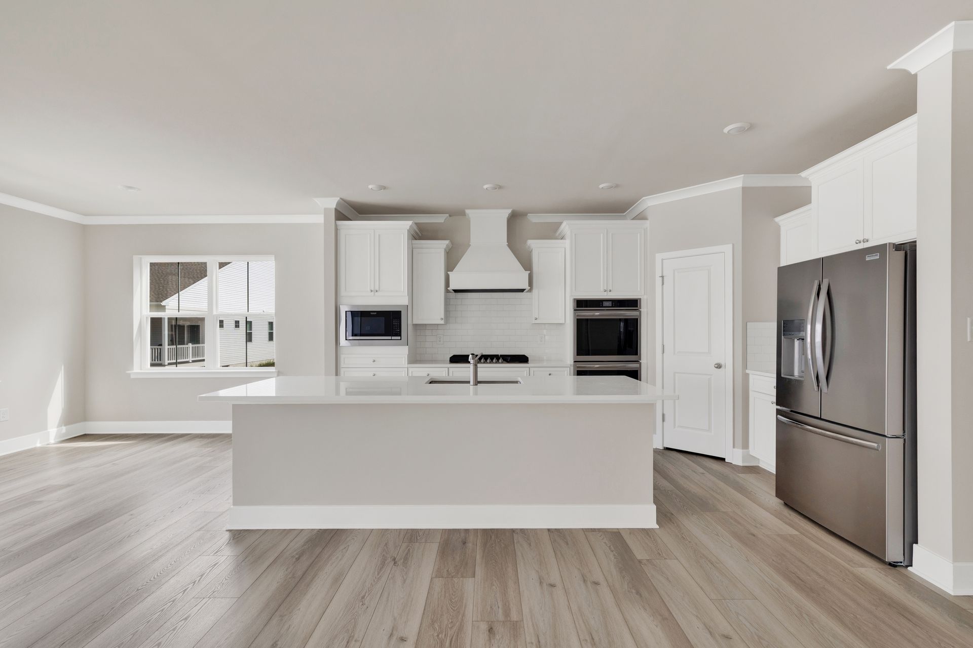 Plantation Lakes Dover Kitchen 1of3