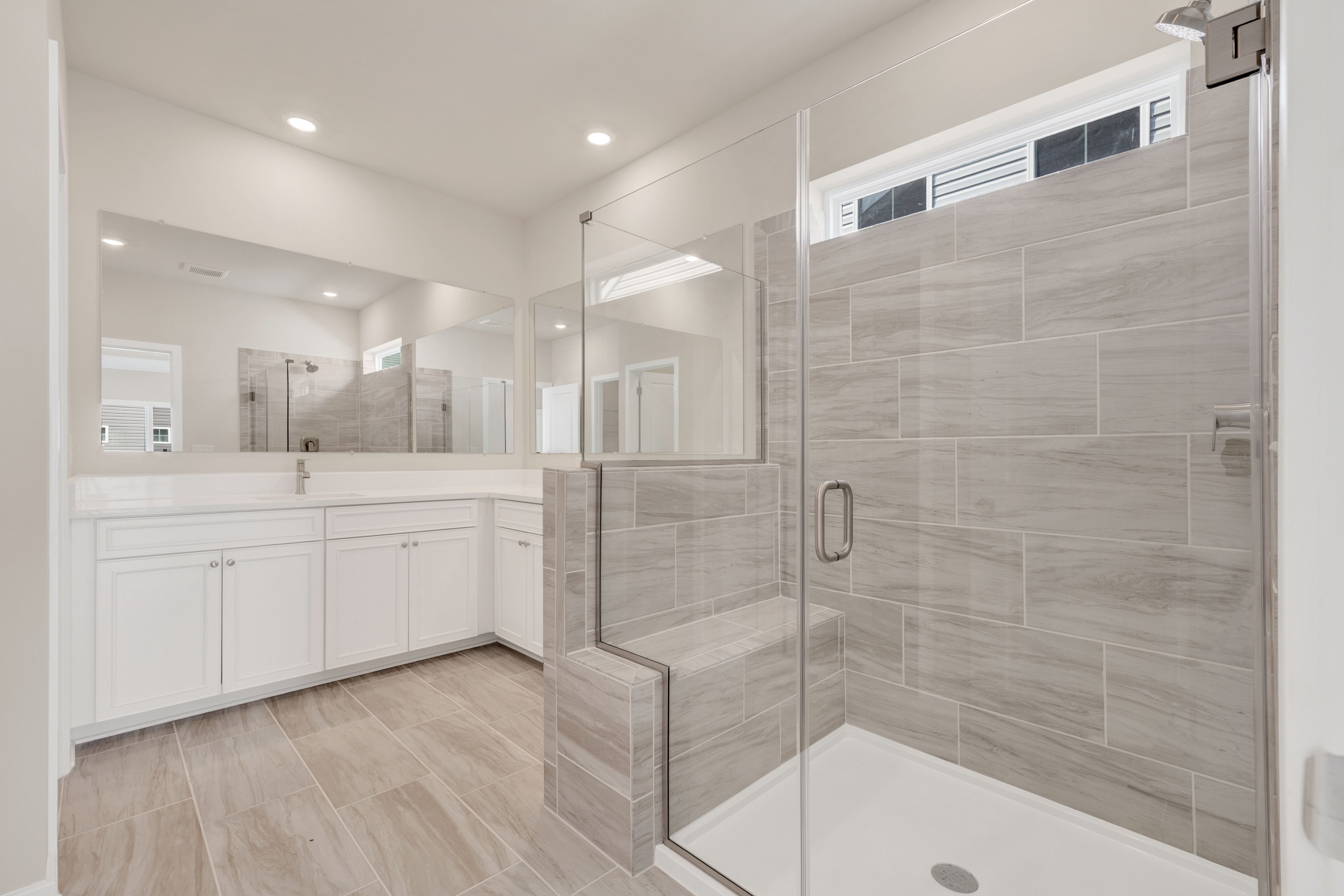 Plantation Lakes Dover Owners Bath 1of2