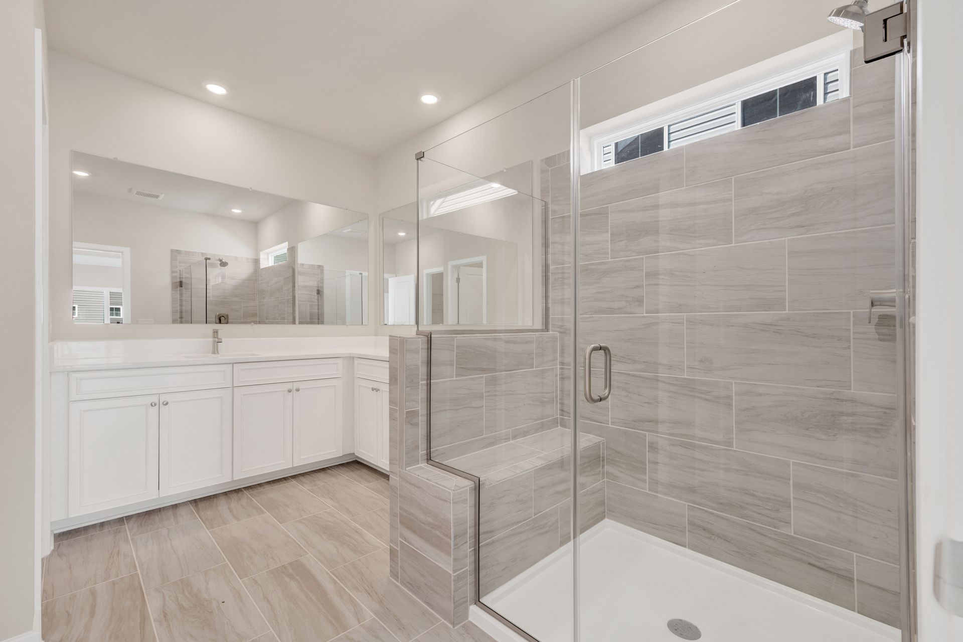Plantation Lakes Dover Owners Bath 1of2