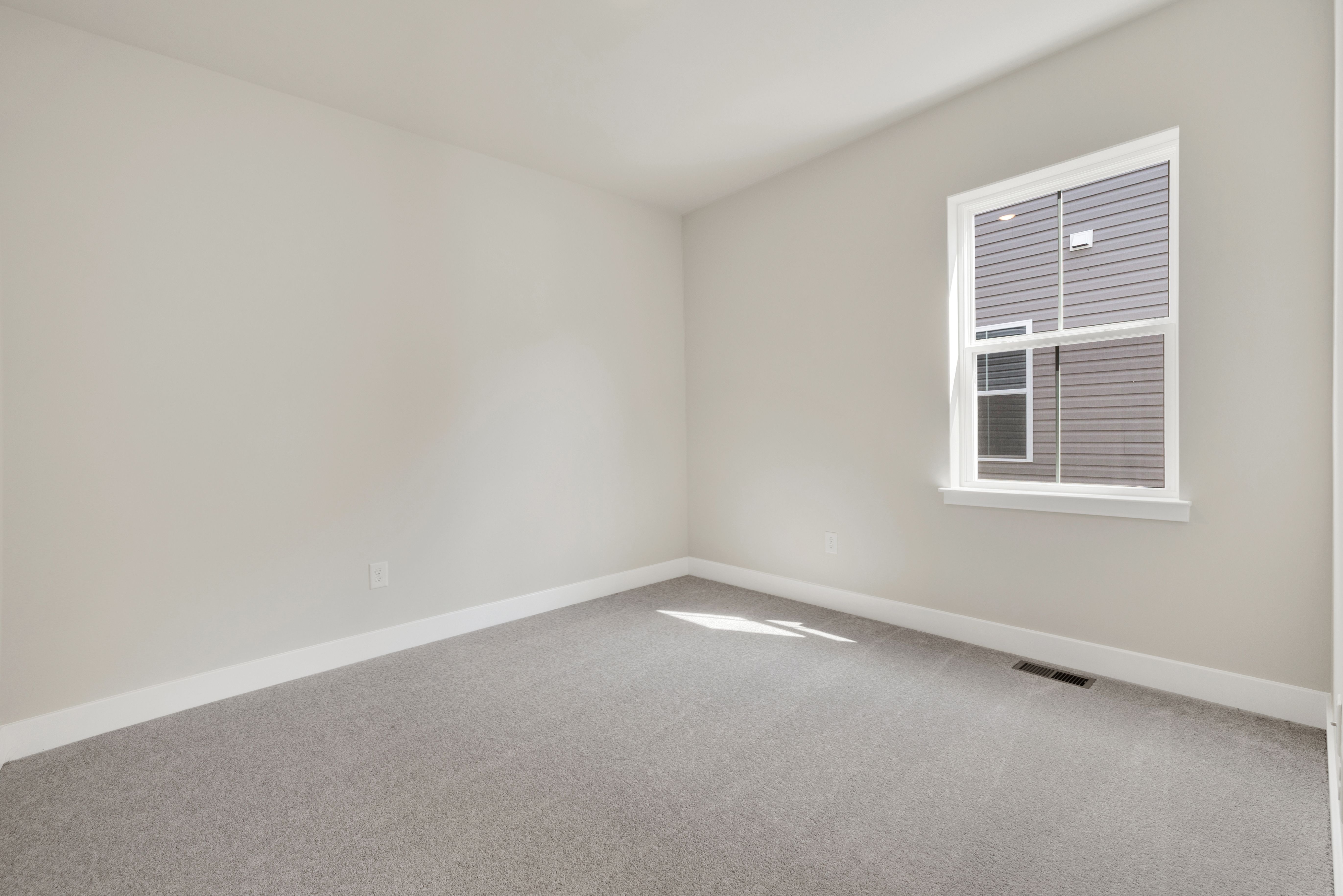 Plantation Lakes Dover Bed1 1of2