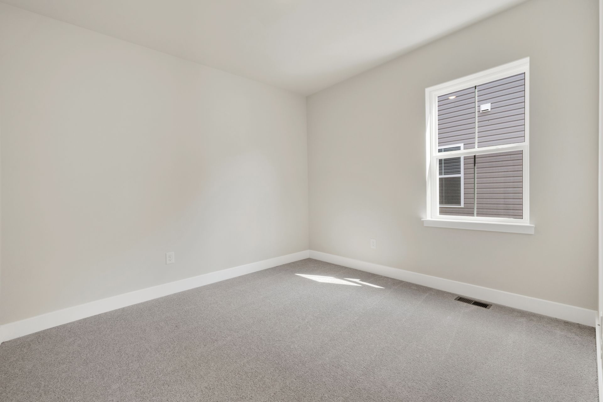 Plantation Lakes Dover Bed1 1of2