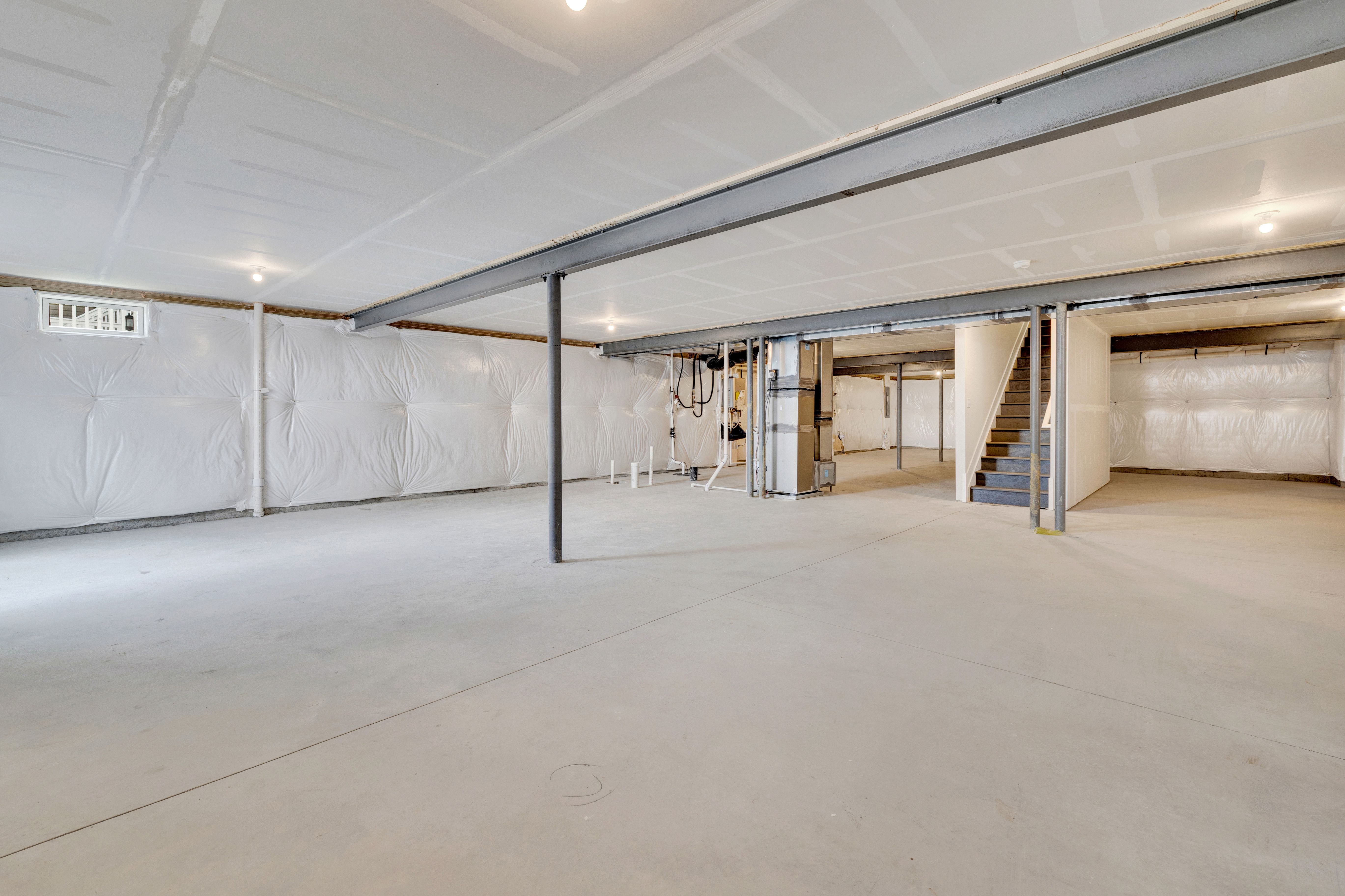 Plantation Lakes Dover Basement 1of2