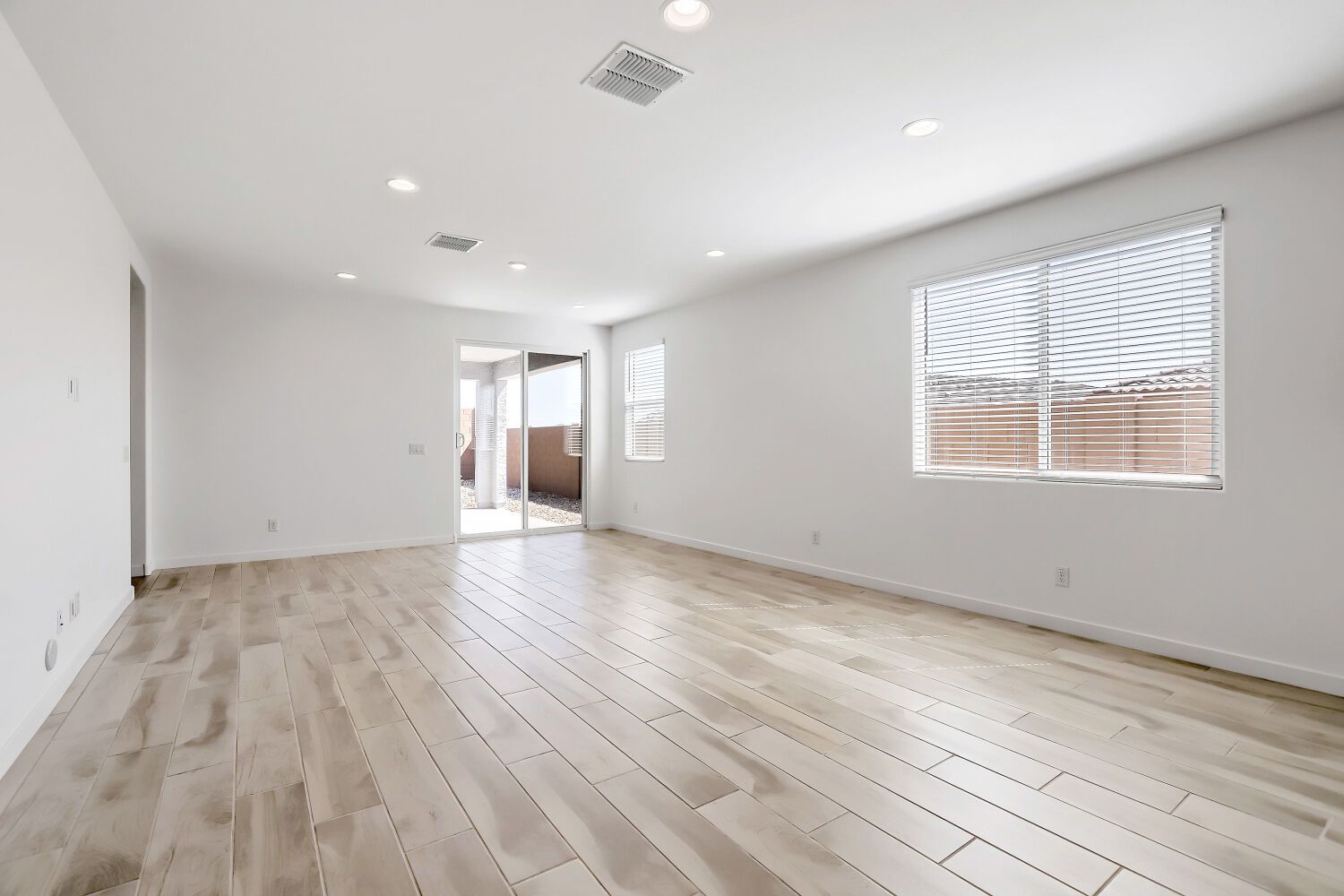 17092 W Swayback Pass   Web Quality   002   02 Living Room