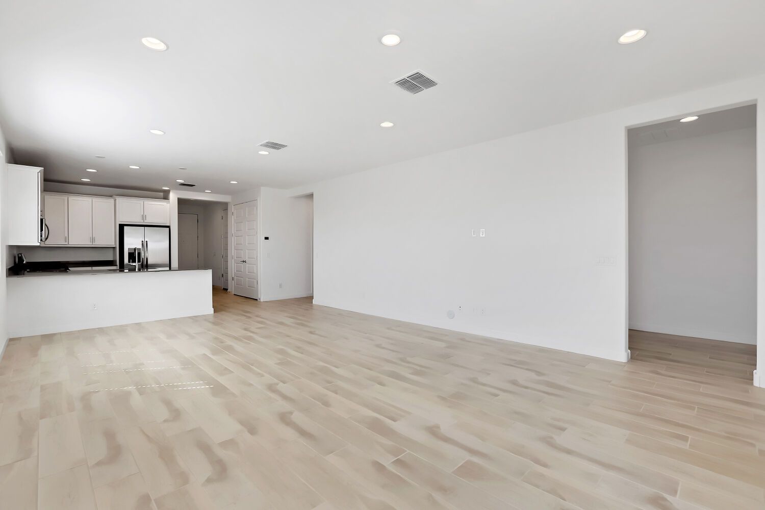 17092 W Swayback Pass   Web Quality   003   03 Living Room