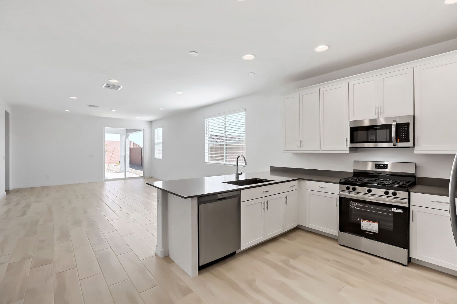 17092 W Swayback Pass   Web Quality   005   05 Kitchen