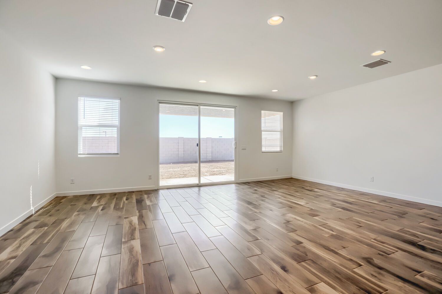 25965 N 171st Dr   Web Quality   002   02 Living Room