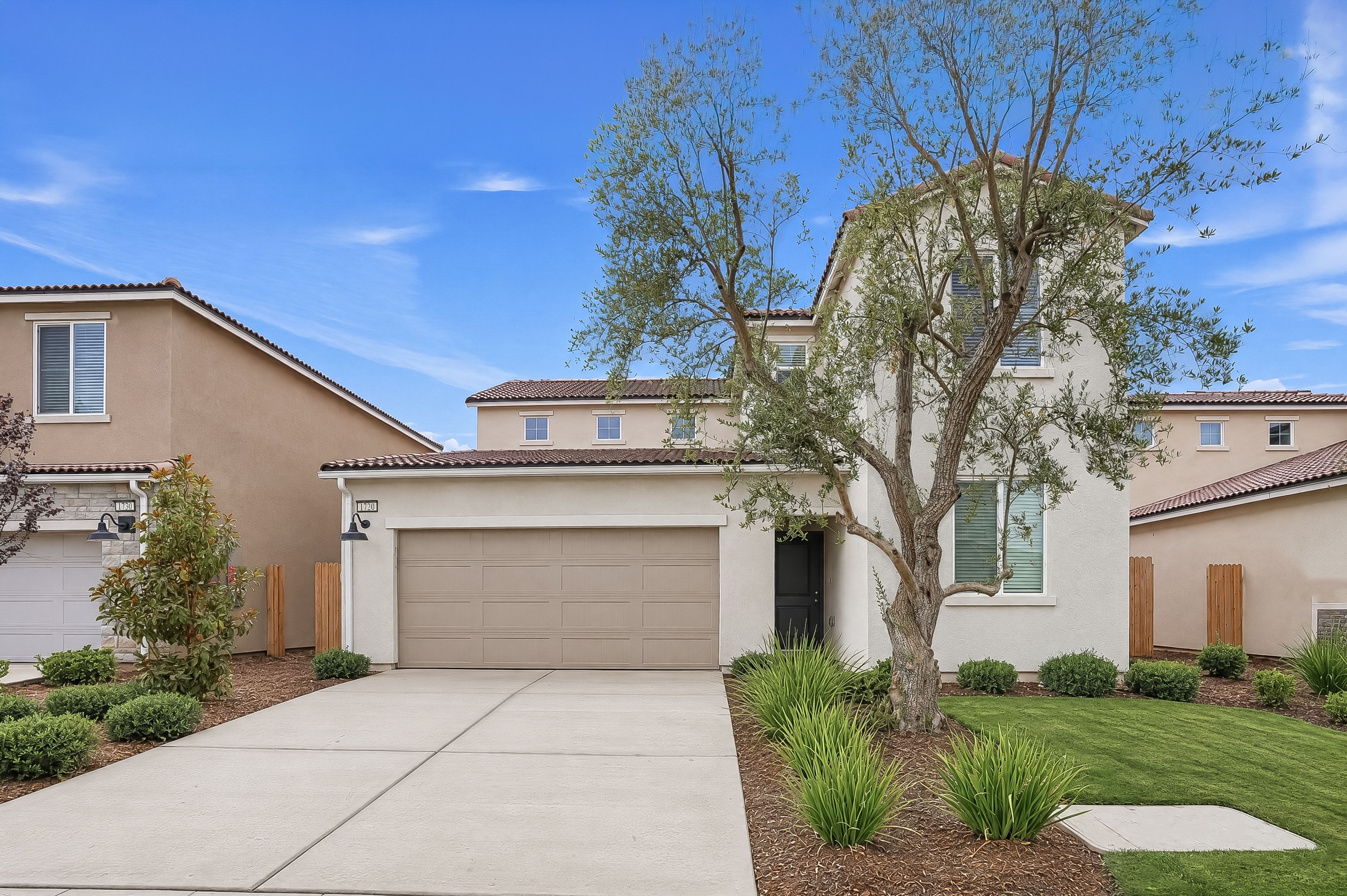 Riverstone - Valencia Series at Club District por Lennar en Fresno California