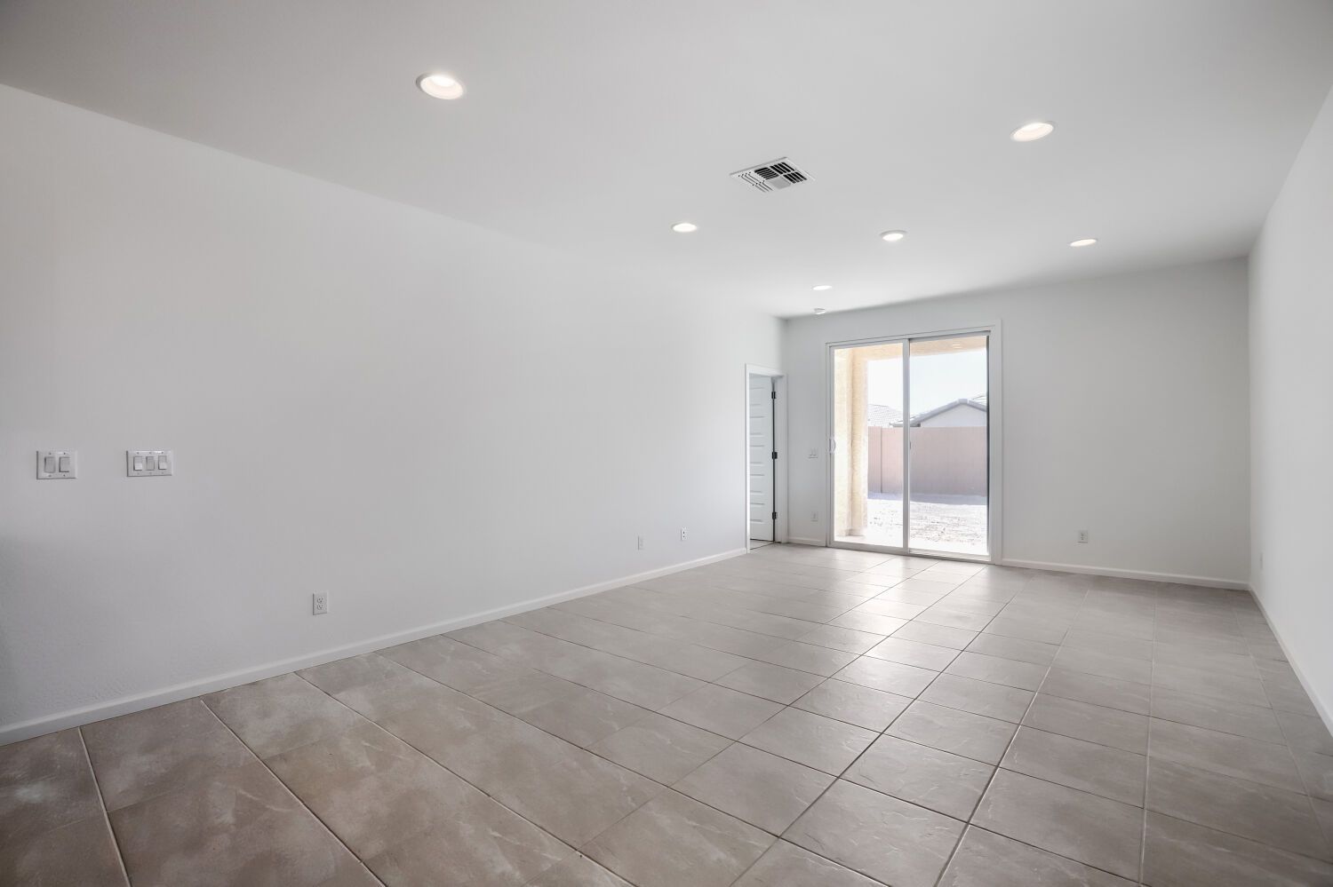 23167 W Corona Ave   Web Quality   002   02 Living Room