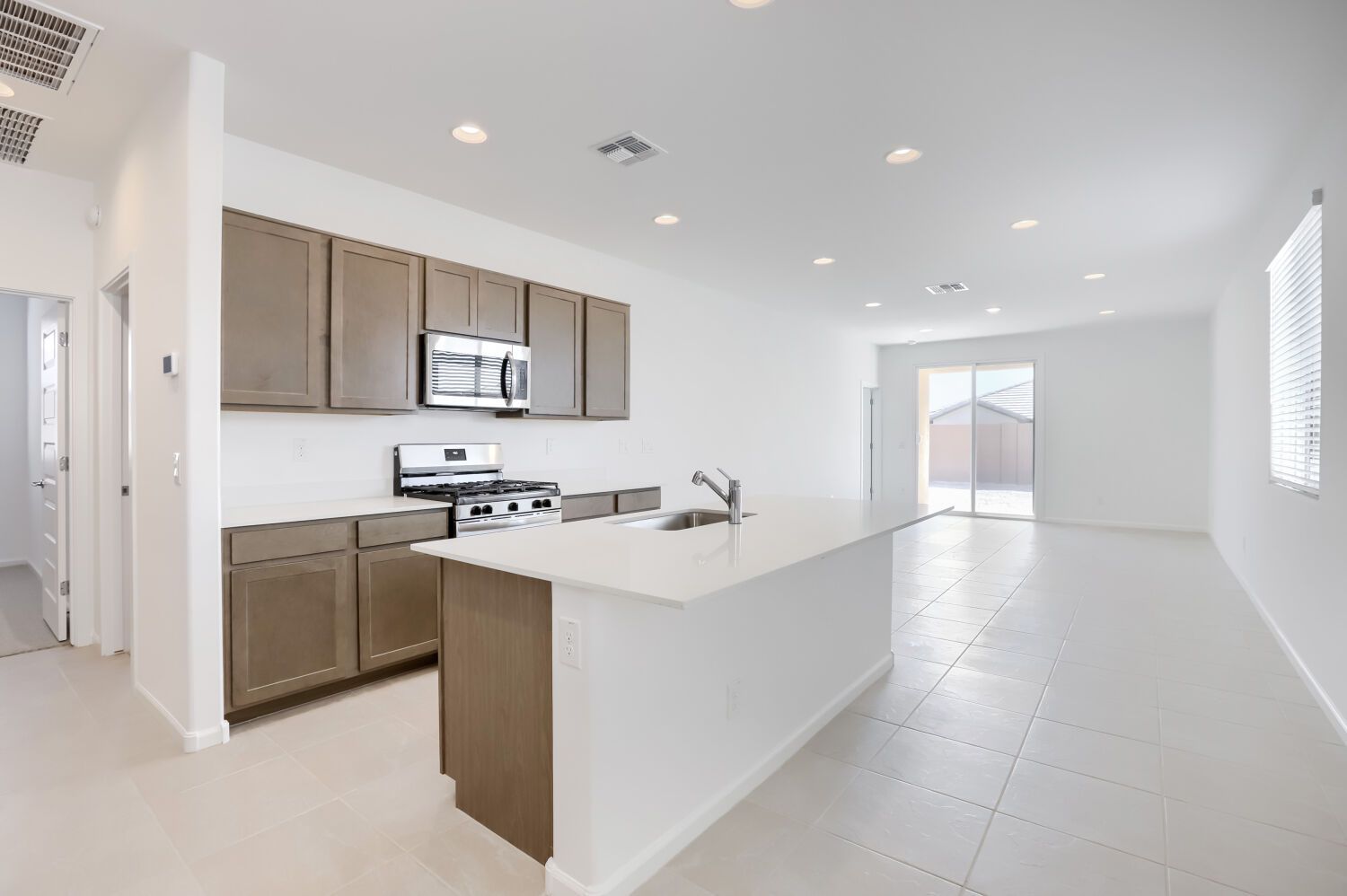 23167 W Corona Ave   Web Quality   005   05 Kitchen