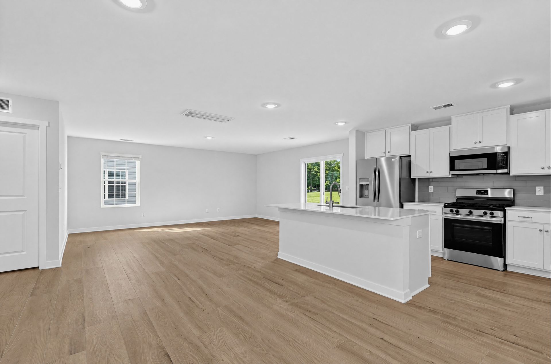 Crescent Hills Dickenson II 8