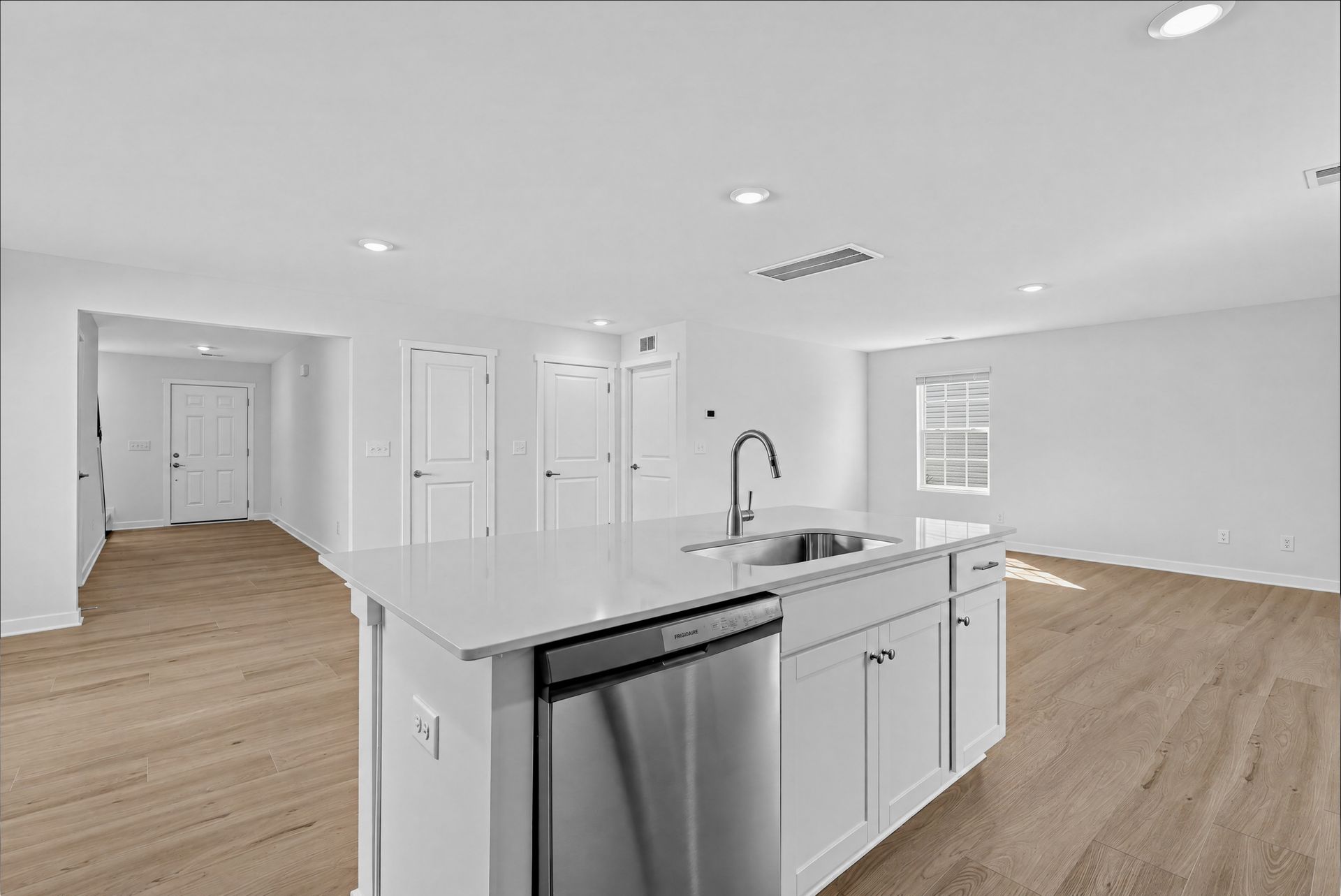 Crescent Hills Dickenson II 11