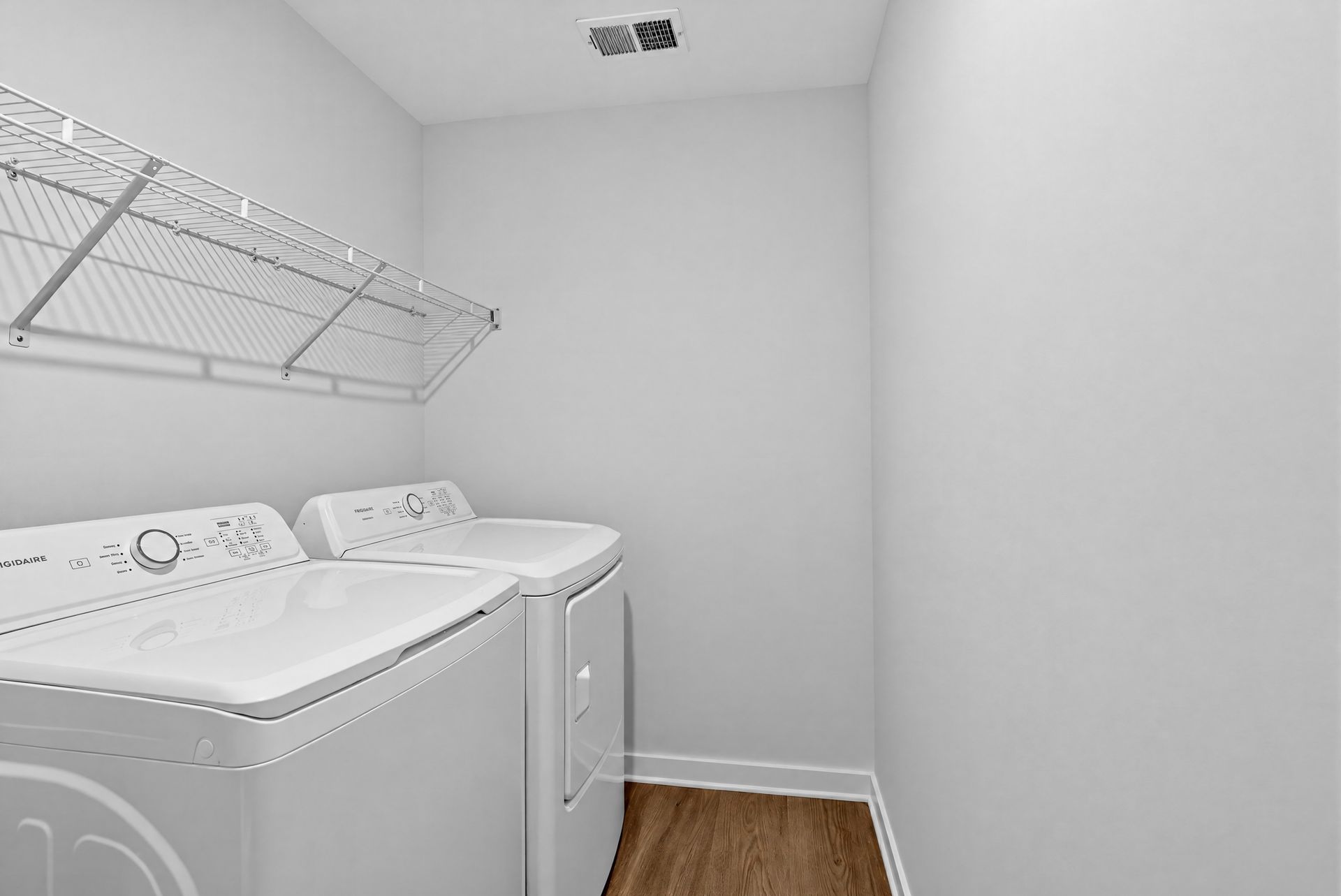 Crescent Hills Dickenson II 32