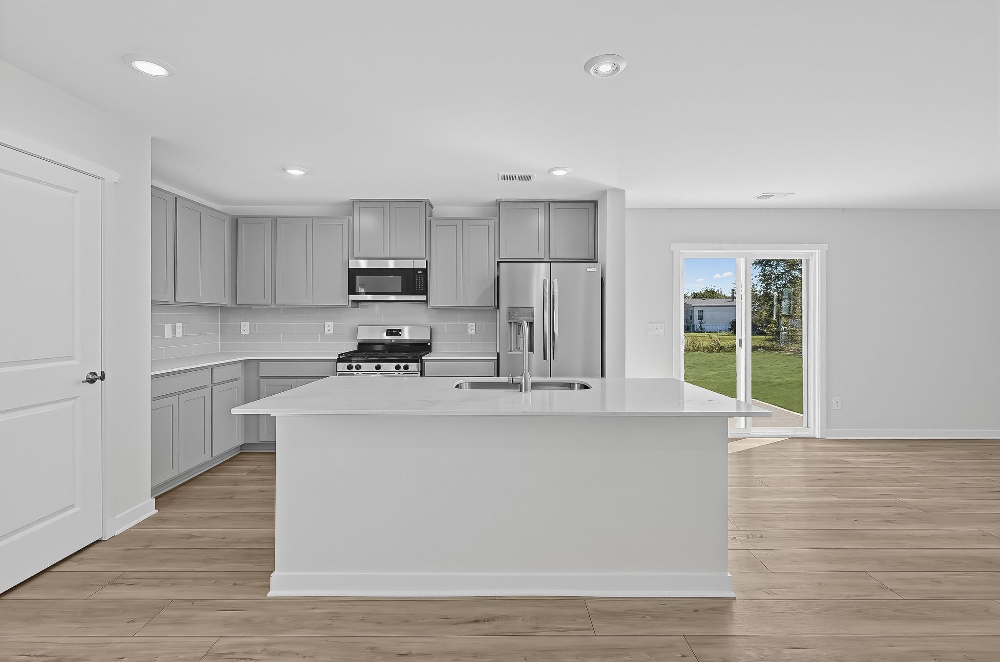 Crescent Hills Dickenson II 15