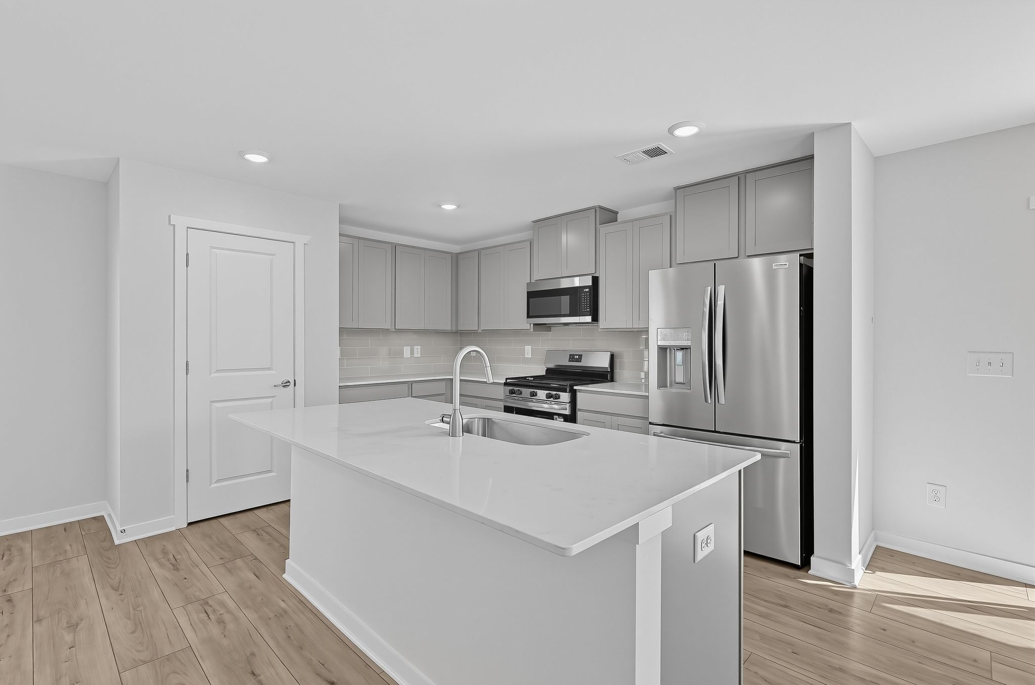 Crescent Hills Dickenson II 17