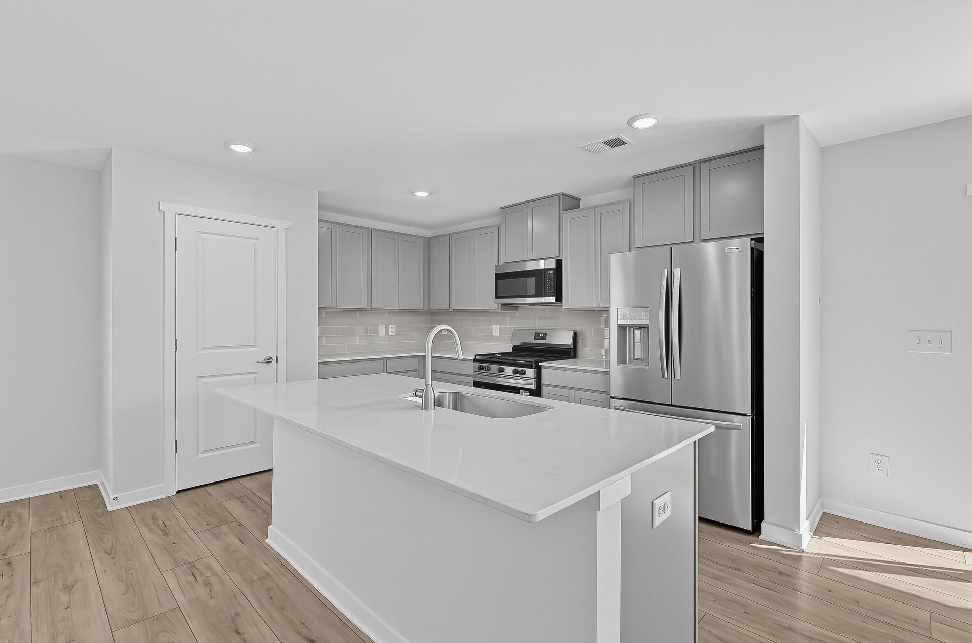 Crescent Hills Dickenson II 17