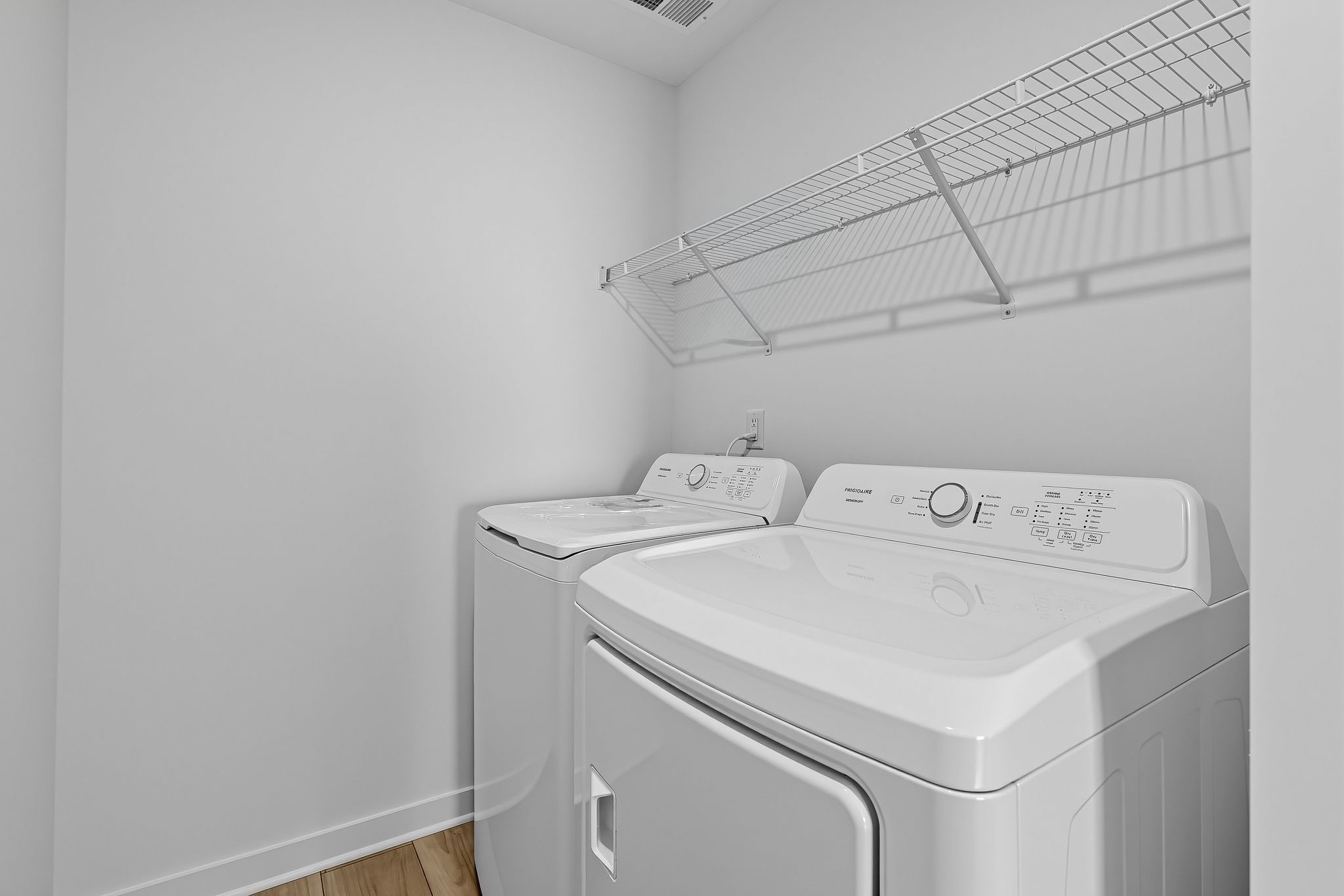 Crescent Hills Dickenson II 30