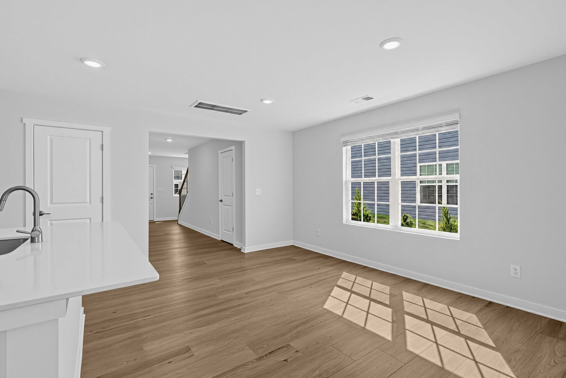 Crescent Hills Emerson II 18