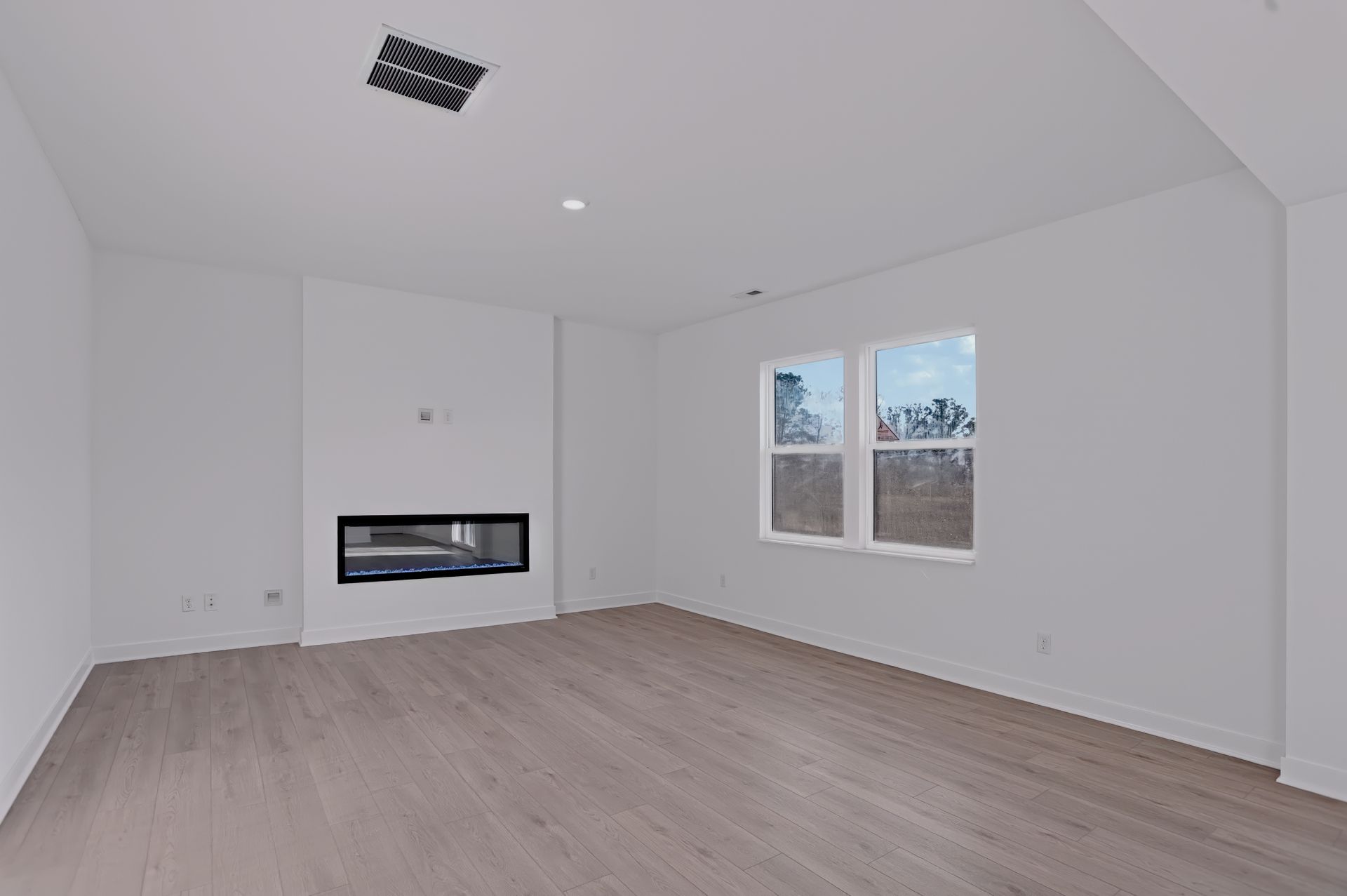 02 077 A1868 HDR