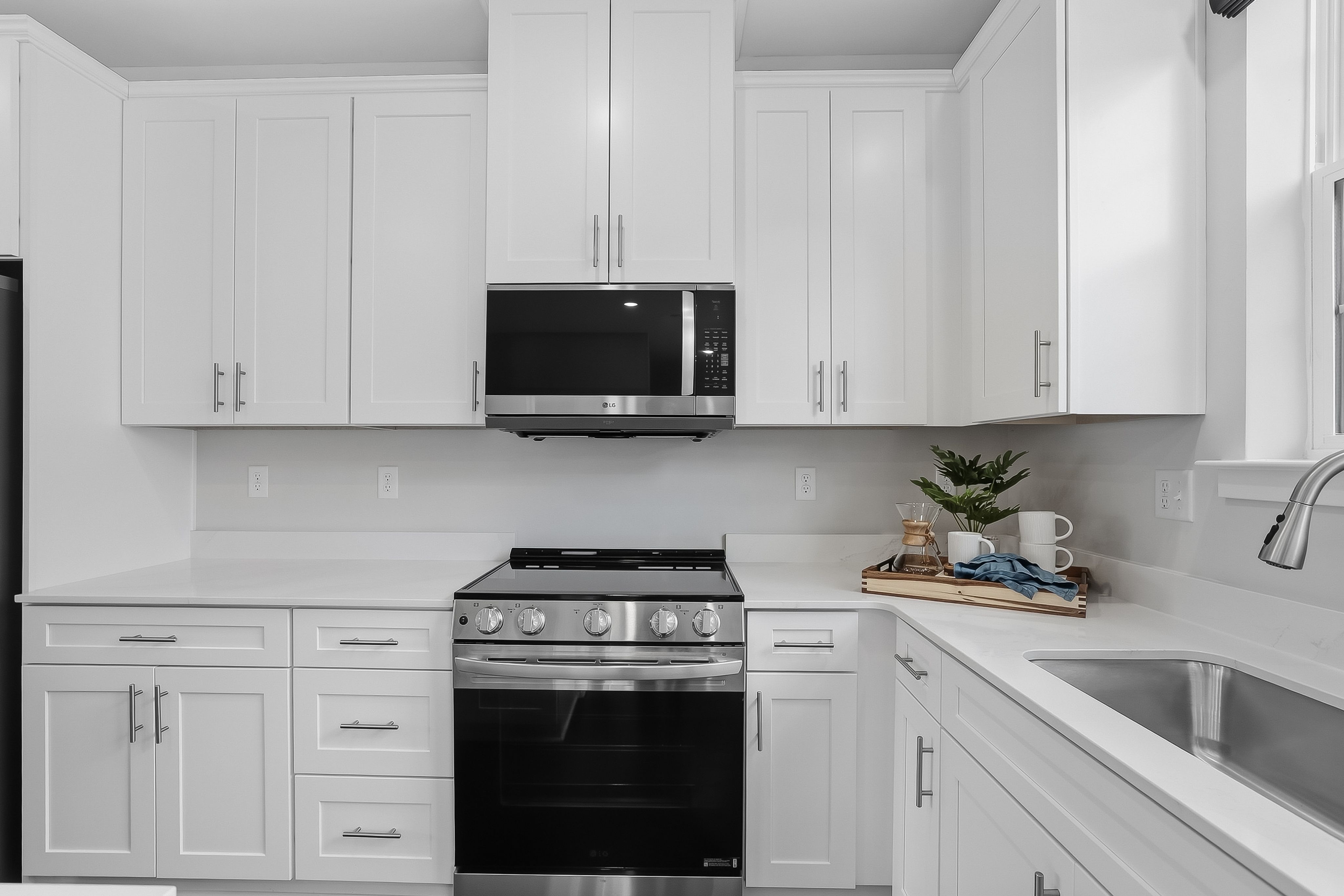 Pershing West Terrace Tuxedo Reserve EI Appliances 2of2