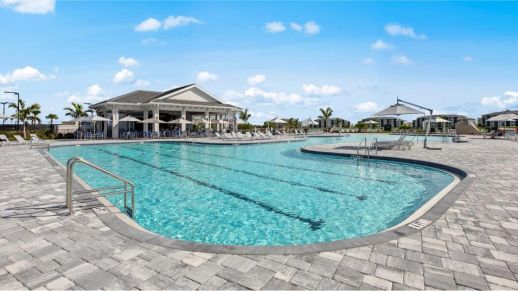 The National golf & country club swimming pool