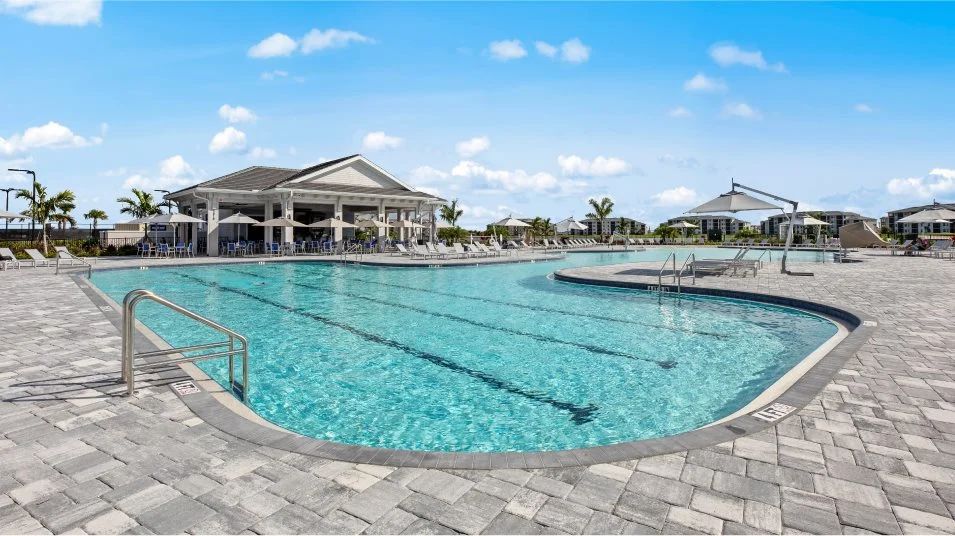 The National golf & country club swimming pool