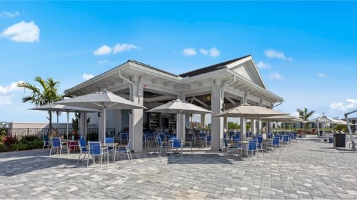 The National golf & country club swimming pool