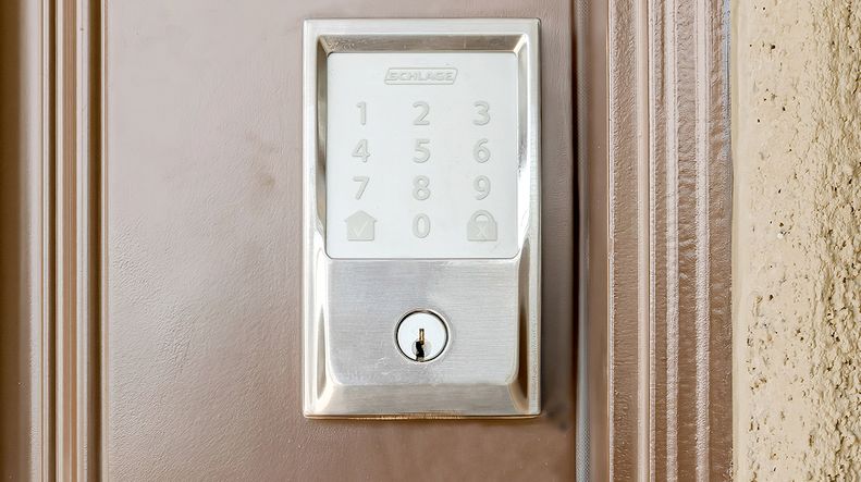 Divisional EI Hometech Lock F1