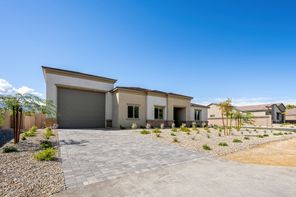 5137 N Chieftain Street (Kathryn NextGen w/RV)