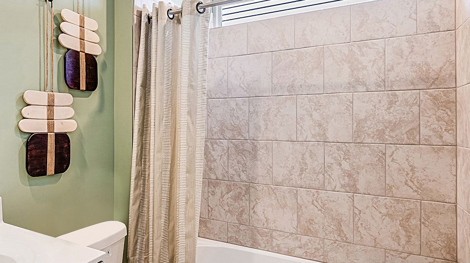 2181 Dover Bath2 F1 Base2