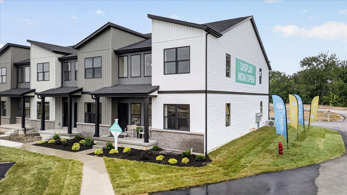 Crooked Creek at Cottleville Trails por Lombardo Homes Missouri en St. Louis Missouri