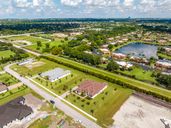 Flamingo Ranch Estates por Lowell Homes en Broward County-Ft. Lauderdale Florida