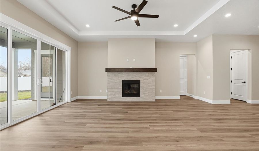 882 N Falling Water Way (Delaney)