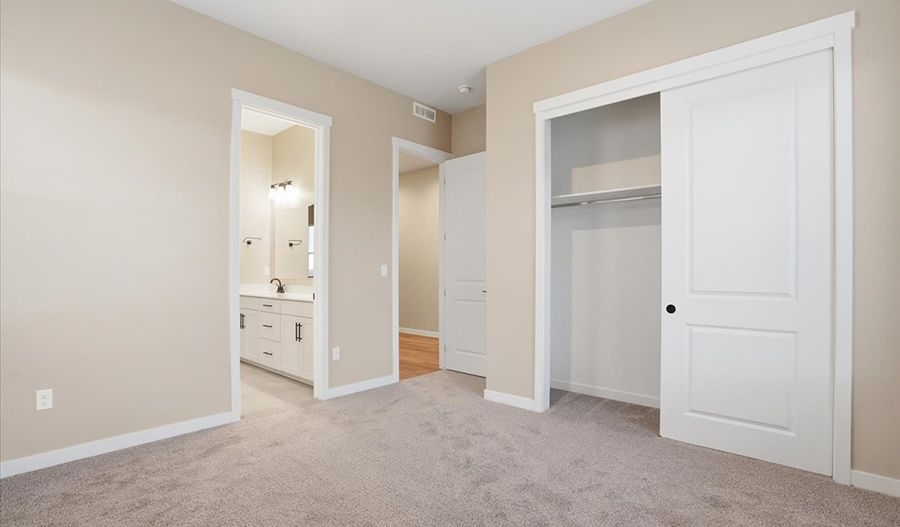 1375 White Cliffs Street (Darius)